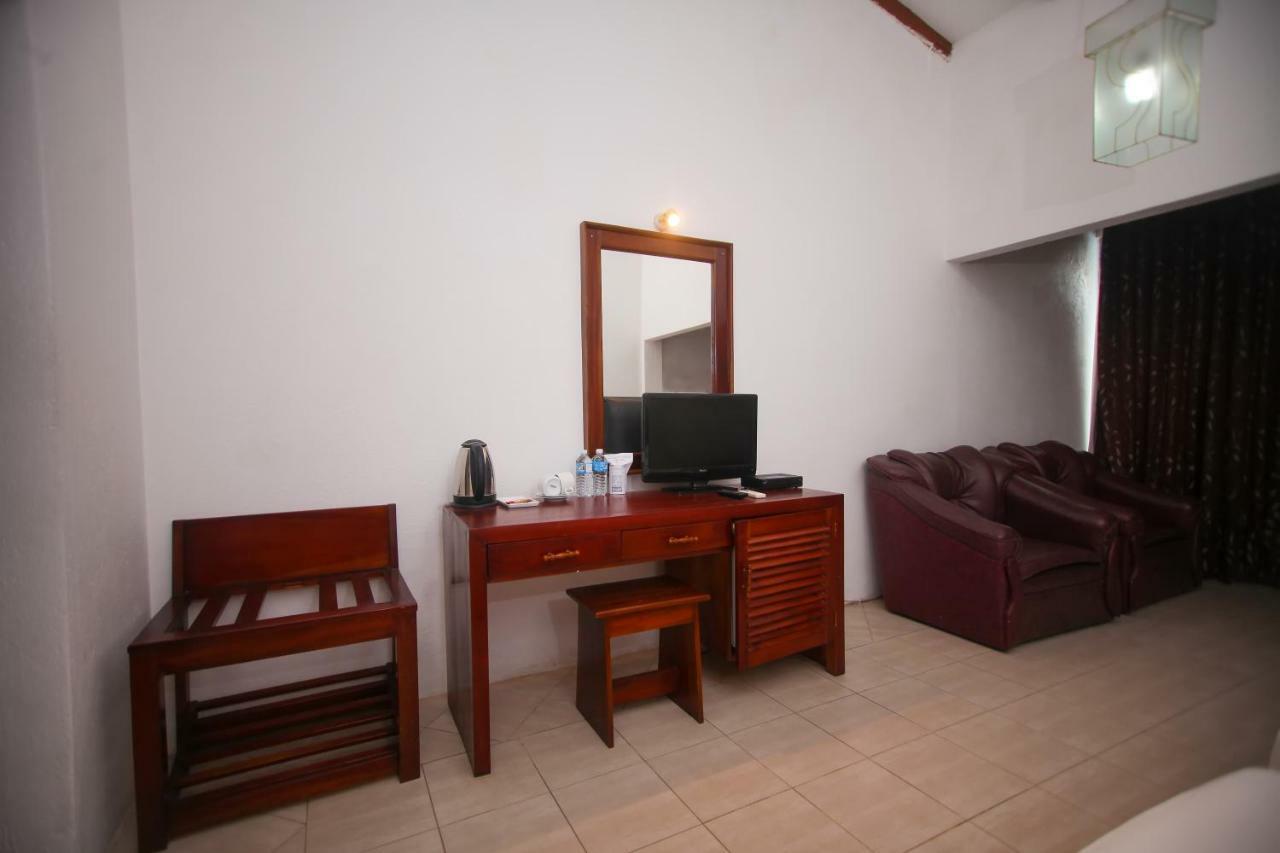 Lavendish Beach Resort Унаватуна Экстерьер фото