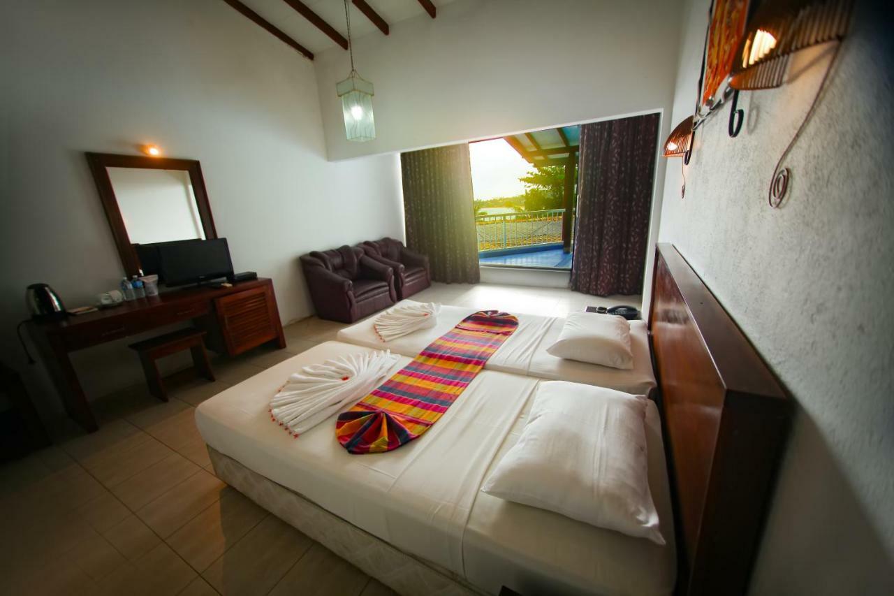 Lavendish Beach Resort Унаватуна Экстерьер фото